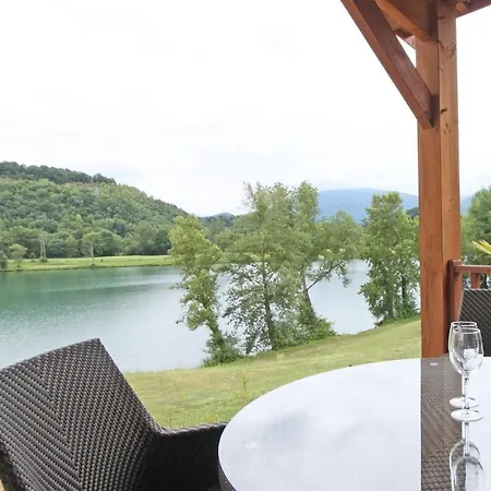 Domaine Des Chalets Du Lac De Montrejeau